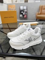 L 顶级代购 路 炸街男神爆款运动板鞋专柜同步，鞋面意大利进口牛皮面料，高品质拼接缤纷色彩复杂工艺品，进口舒舒适网布内里垫，鞋底：原厂特供原版底，Tpu发泡独家