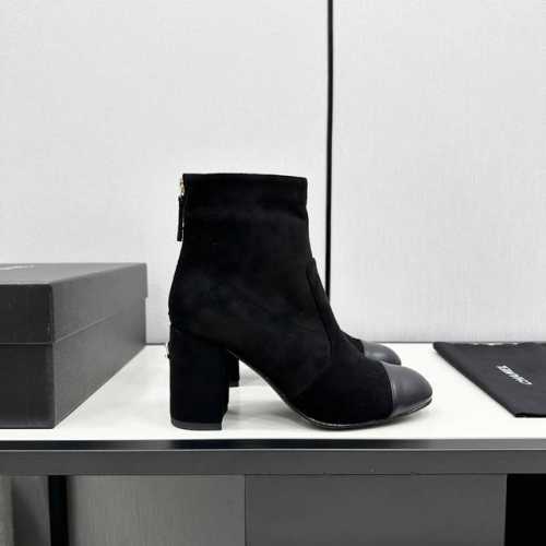 CHANEL｜小香秋冬经典款弹力靴 全网最好穿的一款靴子 脚感很舒适 皮质超级柔软 尤其颜色主打秋冬它的出现就是焦点， 秋冬衣橱中任意场合都适用百搭单品！ 鞋面