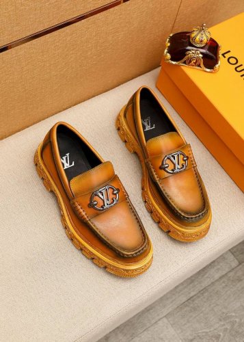 原单 Louis Vuitton 路易威登 新款 时尚商务正装男鞋原单品质 高端精品细节精致考究 采用进口意大利头层小牛皮鞋面舒适的水染牛皮内里原版橡胶大底 穿