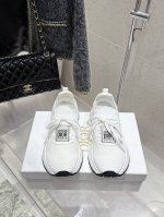 出厂 Dior迪奥 情侣款 针织 飞织 休闲 运动鞋 柔软透气的鞋面与轻盈的纹理效果橡胶鞋底相得益彰，饰以各种经典细节，是日常造型的理想之选 可与各式休闲单品搭