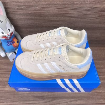 顶级版本Adidas Originals Gazelle 舒适潮流厚底 耐磨防滑增高低帮米色板鞋。 货号: Jh5540 包装:全套得物配件毒盒配纯棉袜子一副。
