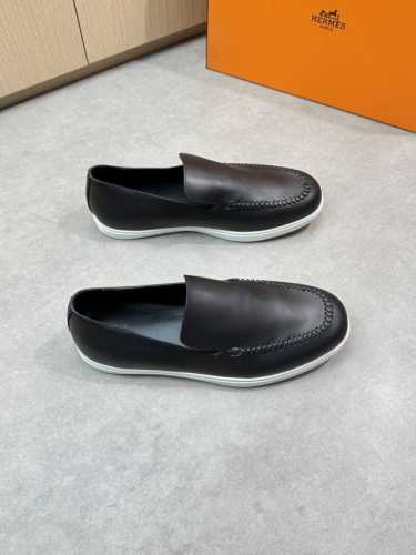 Hermes 爱马仕 -高端品质 原单休闲运动板鞋 -鞋面：纳帕小牛皮、品牌'h'图腾横担装饰、鞋丹手工串缝马克线 -内里：水染牛皮 -大底：原版超轻Tpu发泡