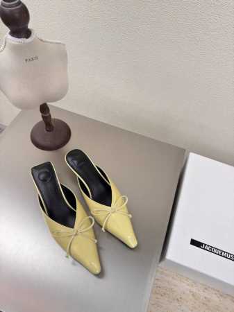 jacquemus25Ss尖头 简约蝴蝶结 拖鞋 简约蝴蝶结 装饰 后空鞋 蛋黄色 开边朱小牛皮 系列 个性突出 鲜明格调 面料 开边朱 小牛皮 内里 小羊皮 - 点击图像关闭