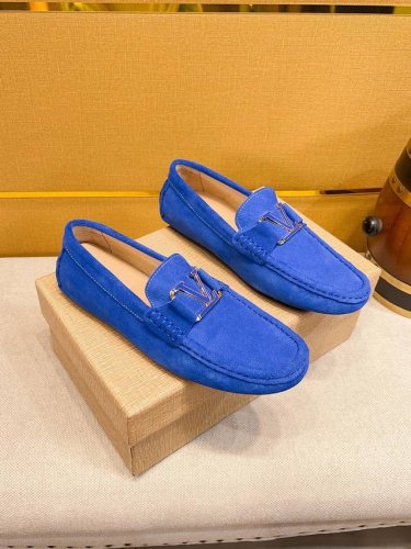 Louis Vuitton Lv豆豆鞋系列，每一步骤均紧随原厂工艺技术流程制作出货，选用皮料均是进口牛猄 磨砂皮+猪皮内里+品牌大扣，版型设计奢华大气，完美诠释