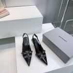 工厂p价 女装女鞋 运动原单！顶级品质巴黎世家 Balenciaga 2025春夏新色经典金属铆钉高跟后空尖头凉鞋！这双Cagole凉鞋鞋型是淑女拖鞋上面的铆钉