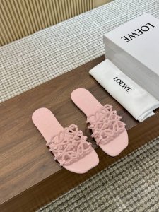 loewe 25夏季限定镂空拖鞋，新增色系，码数34-43 价格p：橡胶底 真皮底170
