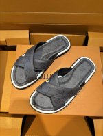L家 顶级 Size:39-44 38.45定制 Lvwaterfront凉拖焕新回归 鞋面帆布标志性的Monogram图案 由防水橡胶制成 搭配舒适韧性大底