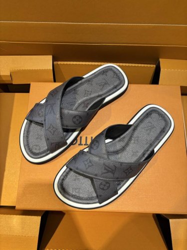 L家 顶级 Size:39-44 38.45定制 Lvwaterfront凉拖焕新回归 鞋面帆布标志性的Monogram图案 由防水橡胶制成 搭配舒适韧性大底
