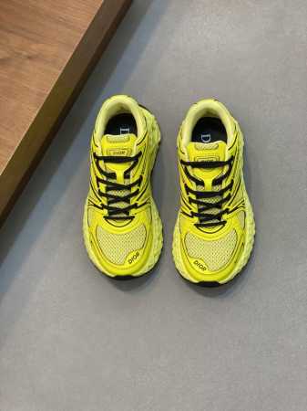 迪奥 Dior B35 Nxt 2025Ss新款运动鞋抢先官网出货 Dior品牌又一新系列运动鞋款迎来了率先曝光。品牌鞋履设计师 Thibo 设计的B35 Nx - 点击图像关闭