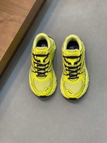迪奥 Dior B35 Nxt 2025Ss新款运动鞋抢先官网出货 Dior品牌又一新系列运动鞋款迎来了率先曝光。品牌鞋履设计师 Thibo 设计的B35 Nx