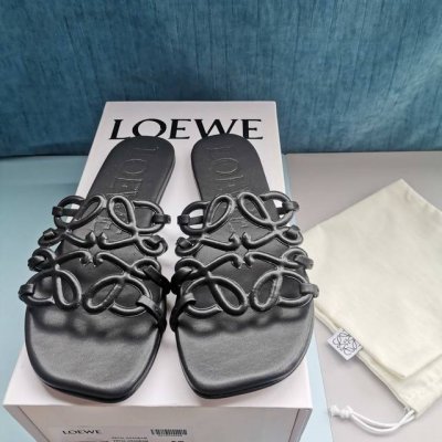 2025最新罗意威Loewe Ss夏季限定镂空拖鞋 上脚真的太美了 强烈推荐 超级懒人拖 明星博主同款 面料 进口羊皮 里料:进口羊皮 大底:真皮注塑透染底 数