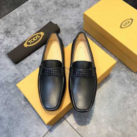 Tods 男士豆豆鞋 专柜同步新款 高端品质 牛皮粒纹杏色牛里.原版包装。尺码38-45。 - 点击图像关闭