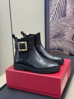 顶级版本 rv fw24 方扣切尔西短靴新品 经典的切尔西靴型，搭配经典方扣，辨识度极高的单品！小牛皮质感叫绝、越穿越有质感！ 鞋底加厚 高密度发泡材质，轻盈舒