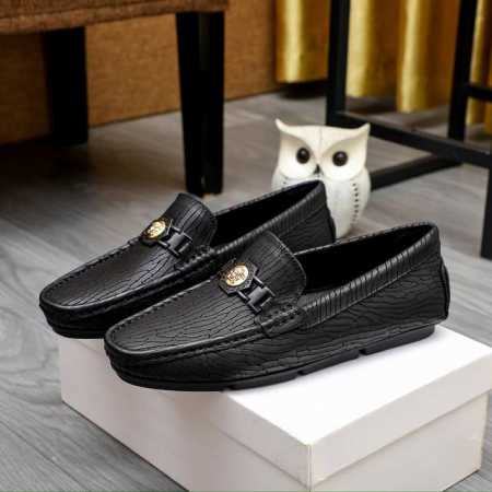 工厂价 Versace 范思哲 男士新款豆豆鞋上市 原单品质 官网1:1同步头层牛皮皮内里，完美造型顶级品质，橡胶耐磨大底，，鞋型饱满，立体感十足超级百搭 高档 - 点击图像关闭