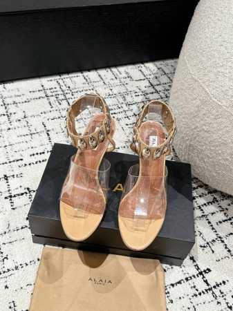 360 Alaia 25 同步专柜金属扣凉鞋 爆款单品，时下流行审美。Alaia极简风太火了 所以趁着有热度，赶紧时髦一把！ 瞬间Hold全场 面料：原版羊皮 - 点击图像关闭