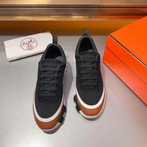HERMES 爱马仕ss24春夏新品运动鞋，H家 heros 运动鞋新品，简约鞋面，轻盈舒适透气！运动感十足！对比色设计打造活力时尚风格，鞋头前端自然色橡胶嵌饰