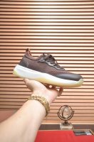 出厂价P Lp经典乐福鞋，意大利宝藏品牌，唯一能和爱马仕匹配的品牌！穿了才知道不能辜负我们的双脚，鞋面进口小羊绒，水染牛皮内里牛皮垫脚 官方原版玻璃胶大底、吊坠