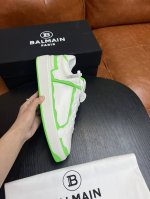 实价 Balmain巴尔曼b-Skate运动鞋 B-Skate 多材质拼接撞色运动鞋 ，鞋面饰有白色鞋带，皮革拼接鞋舌点缀 Balmain 徽标， Tpu 鞋底