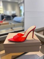 {半拖} 吉安维托 罗西 Gianvito rossi Eiko Stiletto，轻松移动。这款 Gianvito Rossi 拖鞋采用配有精致的胶片，可抚摸