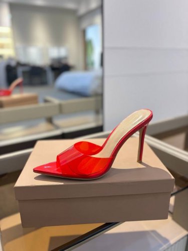 {半拖} 吉安维托 罗西 Gianvito rossi Eiko Stiletto，轻松移动。这款 Gianvito Rossi 拖鞋采用配有精致的胶片，可抚摸