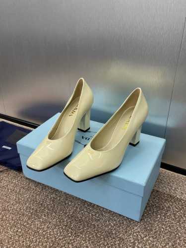 工厂价 PRADA 2025春夏新款方头高跟女鞋 普拉达粗跟果冻色时尚百搭单鞋 材质:鞋面进口牛漆皮+水染羊皮内里+意大利注塑真皮大底跟高：8.5CMSize：