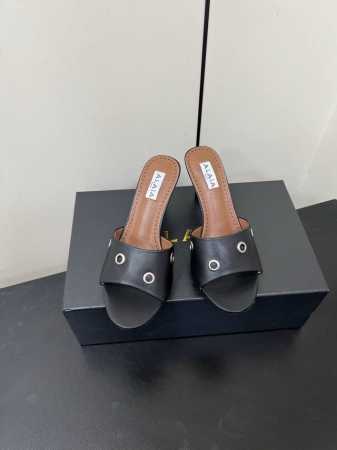 Alaia 阿莱雅 小众潮牌 25Ss春夏新款 细跟拖鞋 这品牌这不用多说 是近两年最火之一的品牌 几乎博主人手一双 春天的季节就要到了 推荐这款随性又不乏设计 - 点击图像关闭
