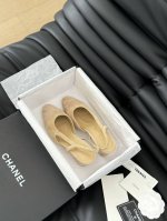 Chanel 经典Slingback后空凉鞋 前几年一直在做这个款 今年我们还是重新购版，再次精细Copy。 发现新版面的鞋面线条和形体舒适度都做了微调！ 这个