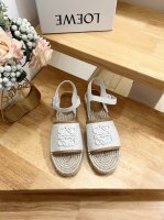 品牌:Loewe 品名:Loewe 罗意威 厚底凉鞋渔夫鞋女士帆布和牛皮革 Anagram 草鞋 颜色：黑色、米白 产 地:It 适用人群:Women 商品介绍