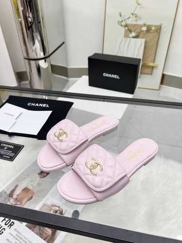 CHANEL 25早春新品 拖鞋火爆上市！黑色、米白、杏色、粉色、黑色真丝绒、酒红真丝绒35-43。像胶底