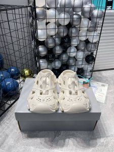 出厂 法国高端奢侈品牌-巴黎世家洞洞鞋半拖Balenciaga Mold Closed Rubber Sandals Yellow 克罗斯系列百搭潮流沙滩涉水休