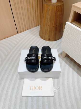 24Ss新款dio*Iviera Dio R Evolution 凉拖橡胶厚底拖鞋 这款 Dio R Evolution 凉拖是二零二四秋季成衣系列的新款单品， - 点击图像关闭