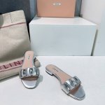 高品质出厂 ！顶级品质Miu Miu 缪缪 2025早春新品水晶钻平底拖鞋！专柜主打最新走秀款火爆上新！ 缪家高货 顶级工艺打造精品质感 无敌舒适 绝对是一见钟