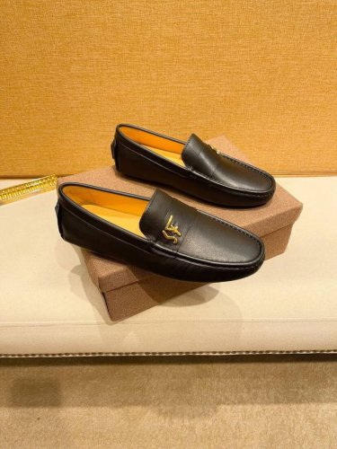 工厂p价 Gucci 古奇男士新款豆豆鞋上市 原单品质 官网1:1同步头层牛皮皮内里，完美造型顶级品质，橡胶耐磨大底，，鞋型饱满，立体感十足超级百搭 高档不失品