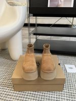 UGG秋冬新款冬季雪地靴，厚底增高加绒保暖一脚蹬棉鞋。特显腿长。 面料，牛磨砂 内里，羊皮毛一体 原板组合大底 码数：35-40#