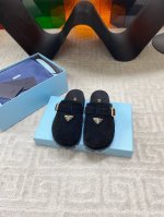 出厂 prada普拉达早春新款三角标厚底勃肯包头穆勒拖鞋 顶级品质 好看到爆炸 舒适百搭 暴走不累 进口丝光牛反绒 牛皮 羊皮内里 私模Tpu大底 码数 35-