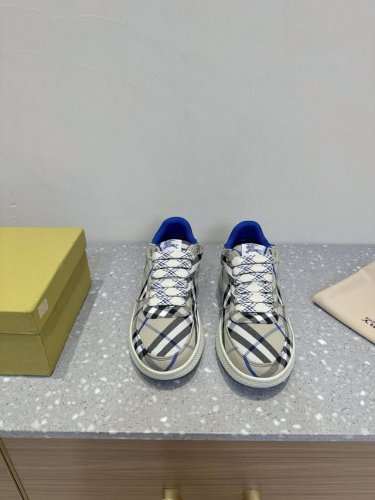 布面 限男款 Burberry巴宝莉Box系列 格纹 休闲 运动鞋 原版购入开发 做货 Box系列运动鞋 选用光滑小牛皮面料打造，点缀马术骑士徽标 EKD 压花