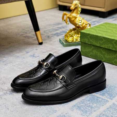 工厂价 Gucci 古奇 里 爆款豆豆鞋顶端品牌奢侈，顶级～质量 ，最新時尚豆豆鞋 ..鞋面選用原版头层牛皮制造. 皮内里 。原版个性时尚柔软橡膠耐磨防滑大底， - 点击图像关闭