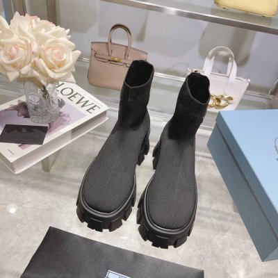 冲量价: ，Prada 普拉达 春夏新品 百搭鞋款 锯齿厚底袜子靴 颜值舒适度 增高显腿细 你们要的都有 Size：35-40M