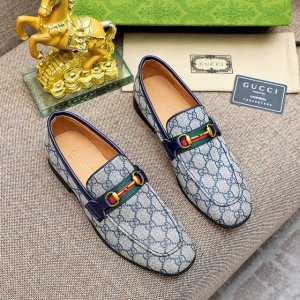 工厂价 Gucci 古奇 里 爆款豆豆鞋顶端品牌奢侈，顶级～质量 ，最新時尚豆豆鞋 ..鞋面選用原版头层牛皮制造. 全头层水染皮内里 。原版个性时尚柔软橡膠耐磨