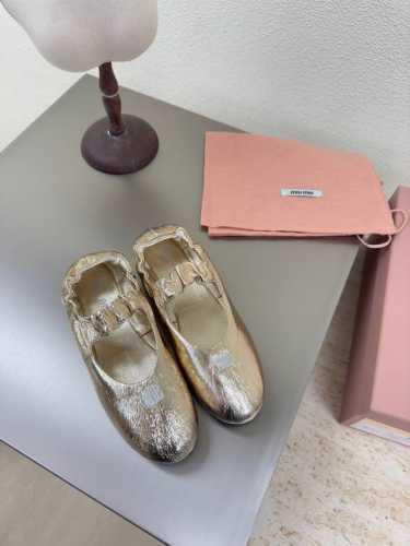 松紧口 玛丽珍 单鞋Miu'miu 金色 金属小羊皮 对版 平底设计 系列 Miu'miu 经典舒适 制作 原版一致 成型橡胶防滑大底 高版本 面料采用金属小羊