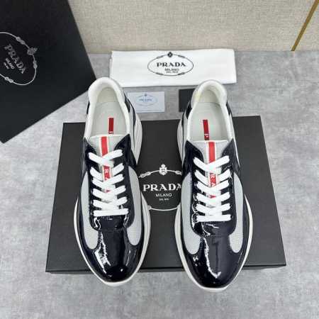 家新品 Prad* 红标系列运动鞋 官方售价Rmb,300 采用清新糖果色开边珠及Bike织物打造 极具Prad* 风格的America’S Cup运动鞋经过重 - 点击图像关闭