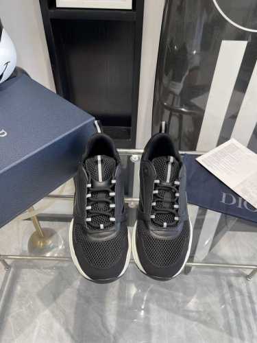 Dior 新款B22 厚底复古老爹鞋 情侣款 明星款 主推爆品 全新发售的迪奥 Dior 新款休闲运动鞋跑鞋老爹鞋 真的酷毙了，未来感十足 真的好飒！再次演绎了