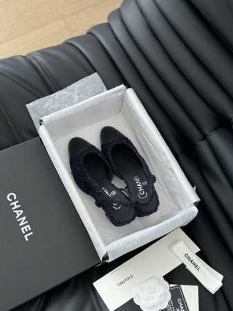 Chanel 经典Slingback后空凉鞋 前几年一直在做这个款 今年我们还是重新购版，再次精细Copy。 发现新版面的鞋面线条和形体舒适度都做了微调！ 这个 - 点击图像关闭