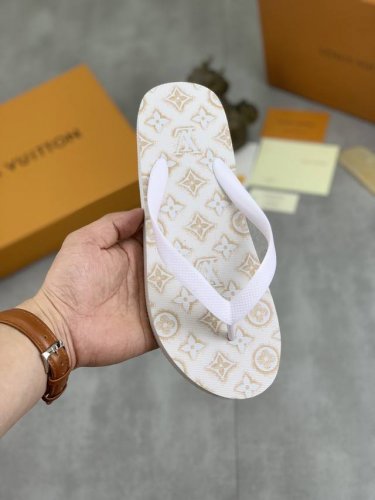 工厂p价p 实价 Louis Vuitton 新款情侣休闲人字拖鞋，官网1:1、高品质 完美做工 透射出一种尊贵奢华，于古奇高端超凡工艺中升华其奢侈定义。码数：