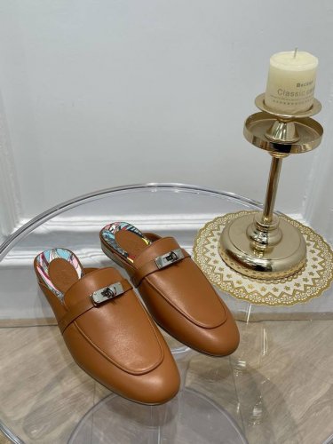 爱马仕 HerméS 乐福攀扣五金拖鞋 高品 原版工艺 经典棕 款式经典 简约 此款主要对比的就是工艺 品质 爱马仕 HerméS 夏天开始不一样的夏天生活 爱