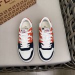 Fend* Match情侣款低帮运动鞋｜鞋舌带复古标签｜侧面饰有ff图案缝线｜鞋底fend*字样压纹｜进口牛皮内里｜Tpu环保防滑大底 Size：女35-39