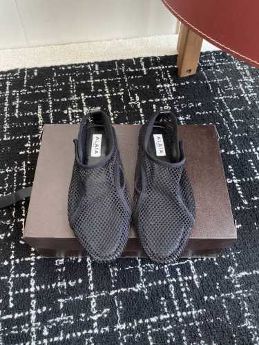 代购级 alaia 25Ss 春夏季新款 明星同款 穿搭万金油 渔网鞋 芭蕾舞鞋 轻盈透气 夏日松弛美学透气网面日月光倾泻 交织出若隐若现的透感美学 网面设计