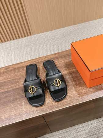 爱马仕新扣平底 粗跟拖鞋 好穿百搭，夏日必备高端工具鞋 新爱马仕扣子新颖又好看 鞋面小牛皮 内里垫脚小牛皮 意大利进口牛皮底 平底 粗跟5.5Cm Size：3 - 点击图像关闭