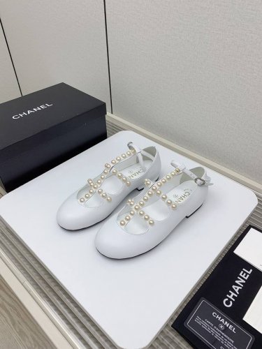 出厂 高版本 Chane*小香24Ss早秋新品 米兰走秀双c珍珠玛丽珍鞋 本年度最美玛丽珍鞋 无法抗拒的高级与优雅 秋冬配袜子也都是无敌美 这款玛丽珍鞋自带大小