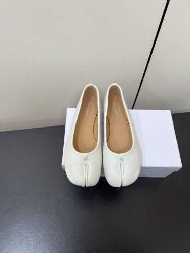 高定品质 Maison Margiela Mm6马吉拉25Ss新款分趾鞋 Tabi分趾芭蕾舞单鞋 镭射切割工艺牛皮 欢迎对比 真正的原版大底 size:35-3